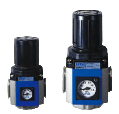 GR200 compact pressure regulator left; GR600 large pressure regulator right